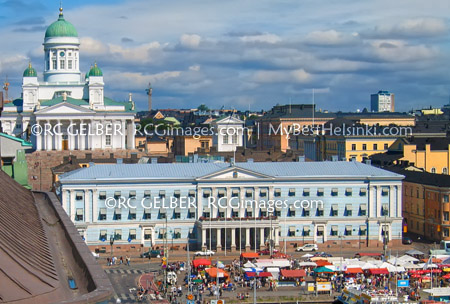 Helsinki Market Square, City Hall, Dome. ALL photos and images © R.C.  Gelber 1999  -