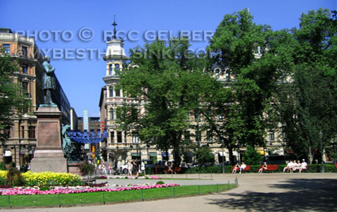 Esplanade Park, Runeberg statue. K&auml;mp hotel. Photo & pop-up photo &copy; R.C. Candolin-Gelber 1999, 2000-2007, 2008 -
