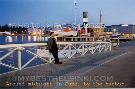 Footbridge from Katajanokka to Market Square, midnight in June. The little cruise ship J.L.L.Runeberg in center. The buildings on Eteläranta in background, including Palace hotel. Photo & pop-up photo © R.C. Candolin-Gelber 1999 - 2010 -