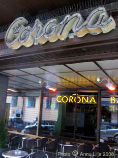 Corona Bar, Helsinki.  - -  Photo copyright ©  MyBestHelsinki.com & Annu Lilja. All Rights Reserved.