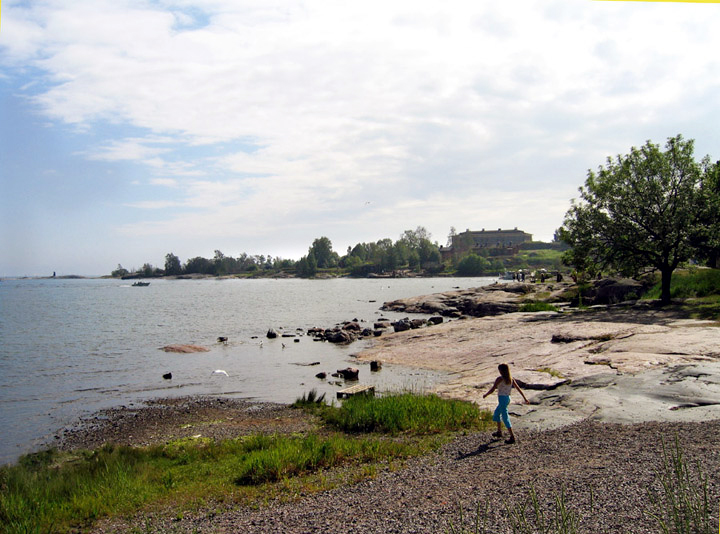 Summer view: From Helsinki's Kaivopuisto to Harakka island. Photo & pop-up photo &copy; RC Candolin-Gelber 1999, 2000-2007, 2008 -