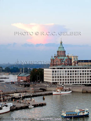 Pink cloud over the Uspenski Cathedral