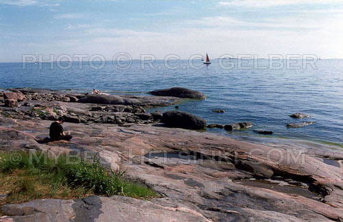 TM-meditation on Liuskasaari island. Summer in Helsinki is sweet. Photo & pop-up photo © RC Gelber