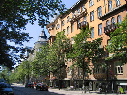 Cafe Ekberg & Restaurant Kynsilaukka (Garlic) are close by. Bulevardi, Boulevard.