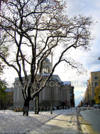 Lönnrotinkatu (Lönnrot Street) & the Old church. - All photos © RC Gelber. All Rights Reserved.