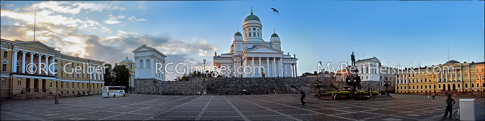 Helsinki's Senate Square. ALL photos and images & R.C. Gelber 1999 - 