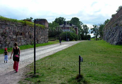 There are many nice walking routes on Suomenlinna Fortress Island, Helsinki