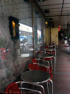 Moskova Bar, on Eerikinkatu in Helsinki.  - -  Photo copyright ©  MyBestHelsinki.com & Annu Lilja. All Rights Reserved.