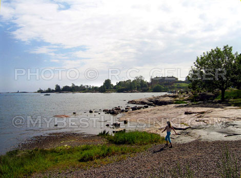 Summer view: From Helsinki's Kaivopuisto to Harakka island. Photo & pop-up photo © RC Gelber